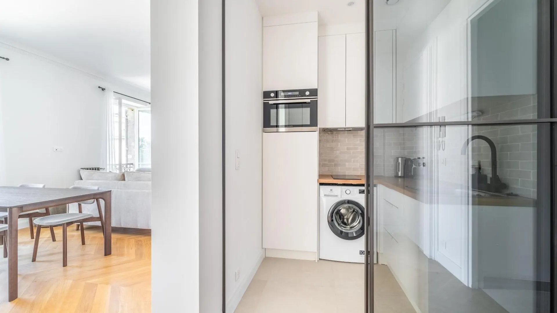 Luxury Living Alma Apartment Paris 0*,  France
