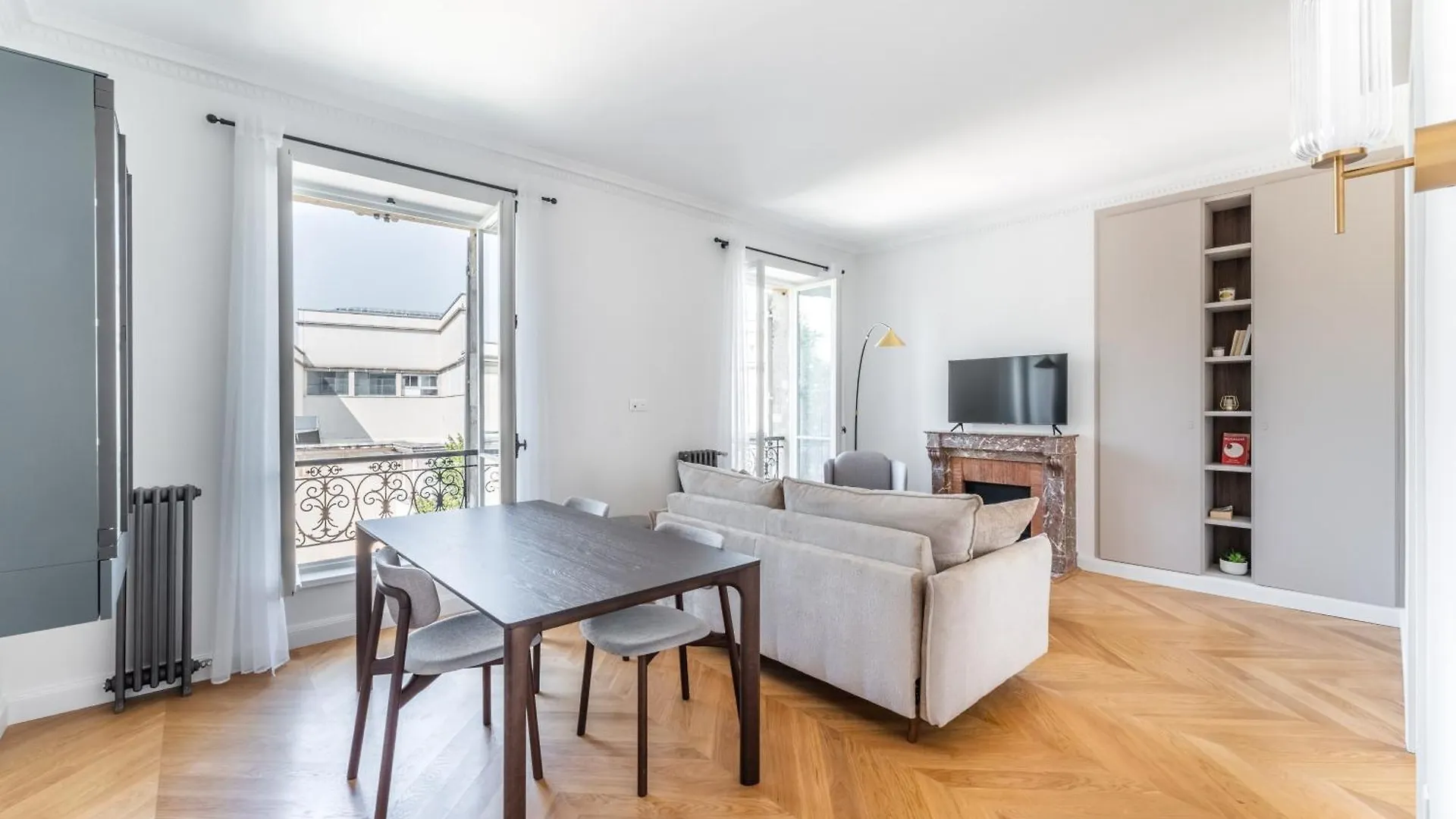 Luxury Living Alma Apartment Paris 0*,