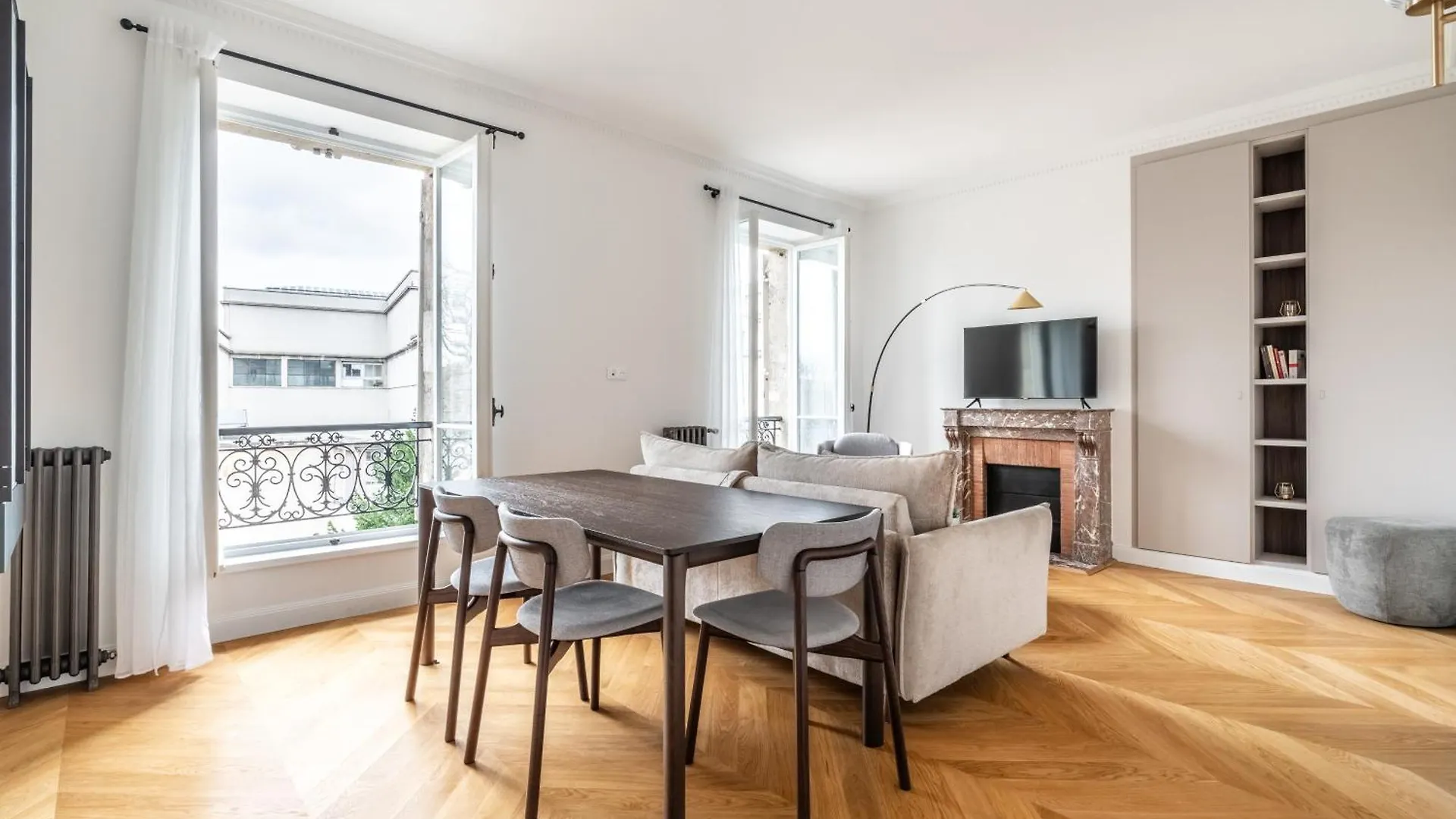 Luxury Living Alma Apartment Paris 0*,  France
