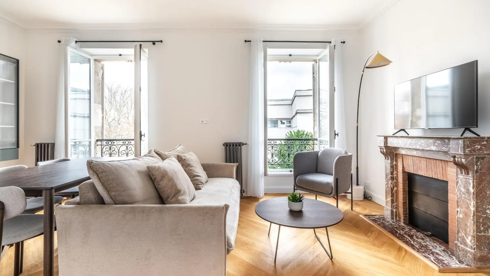 Luxury Living Alma Apartment Paris