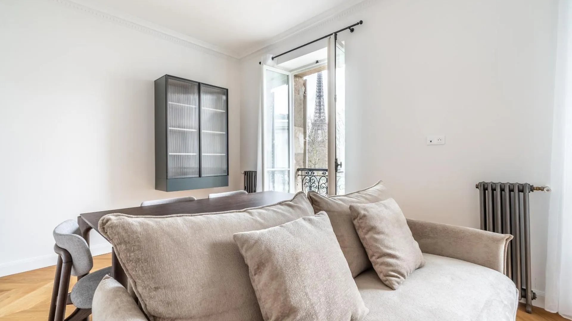 Luxury Living Alma Apartment Paris France